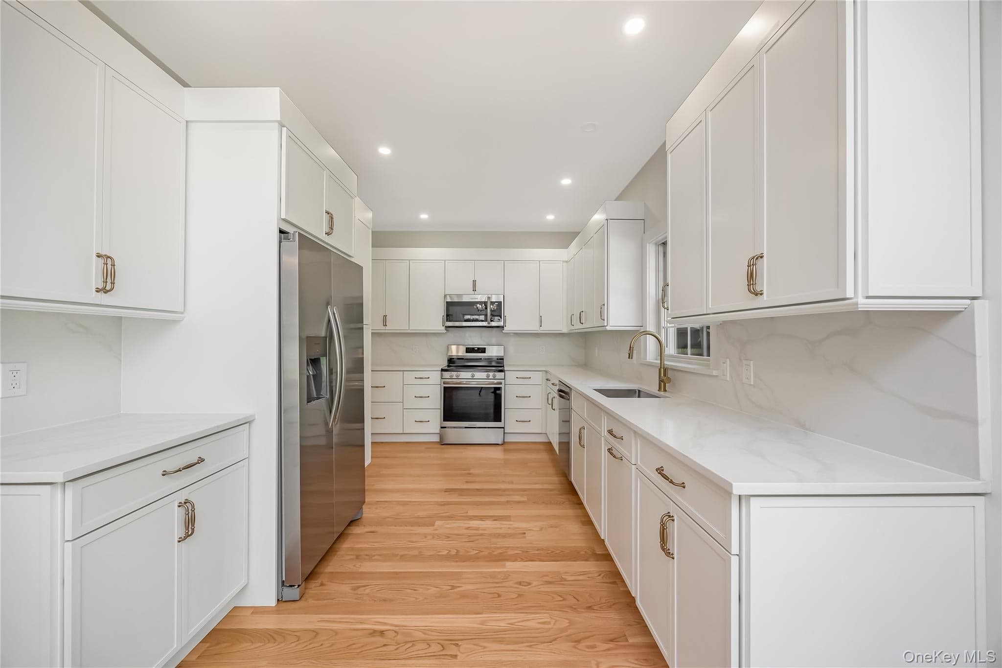 510 Bayport Avenue thumbnail 14