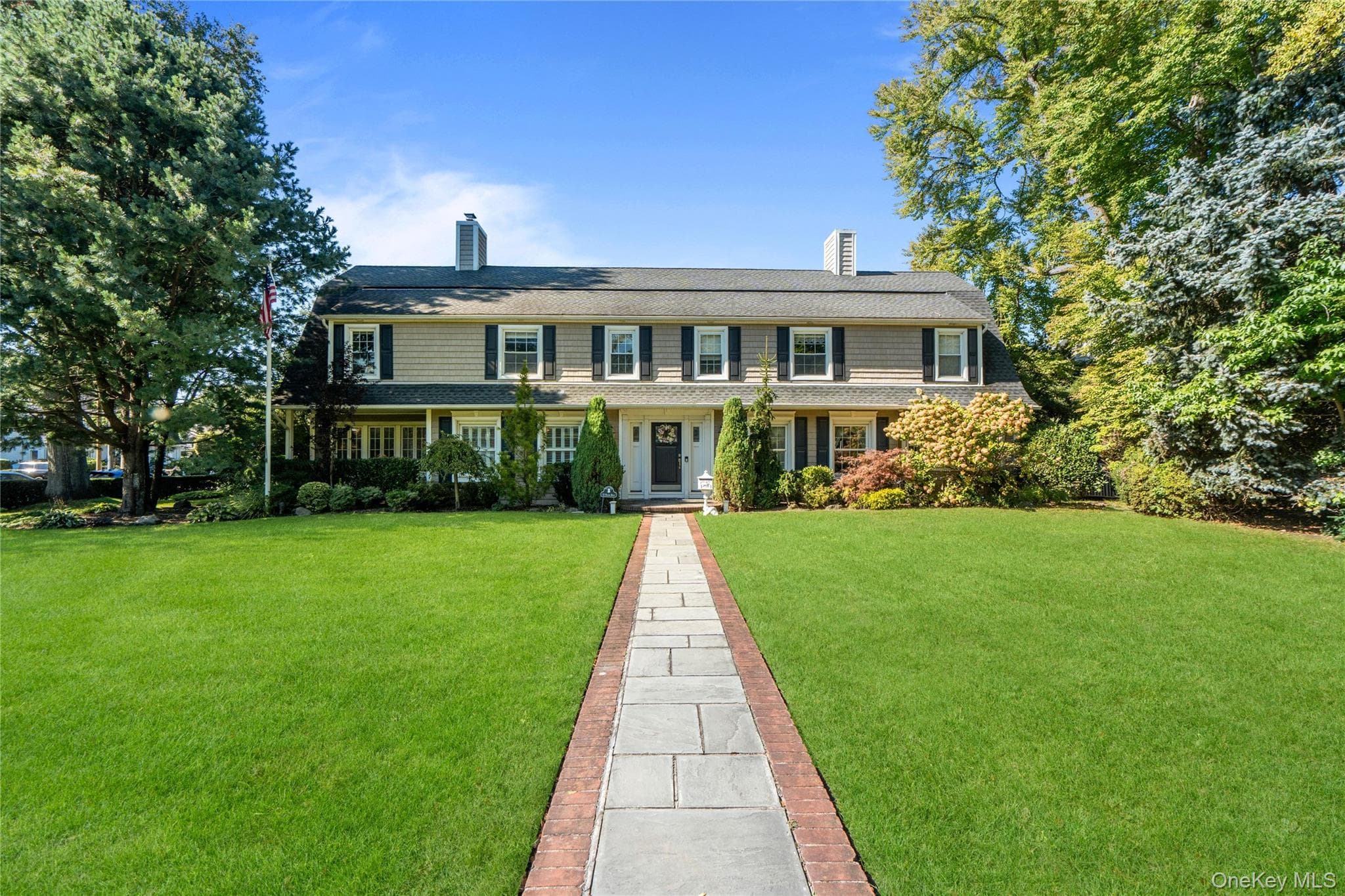22 Nassau Boulevard photo 1
