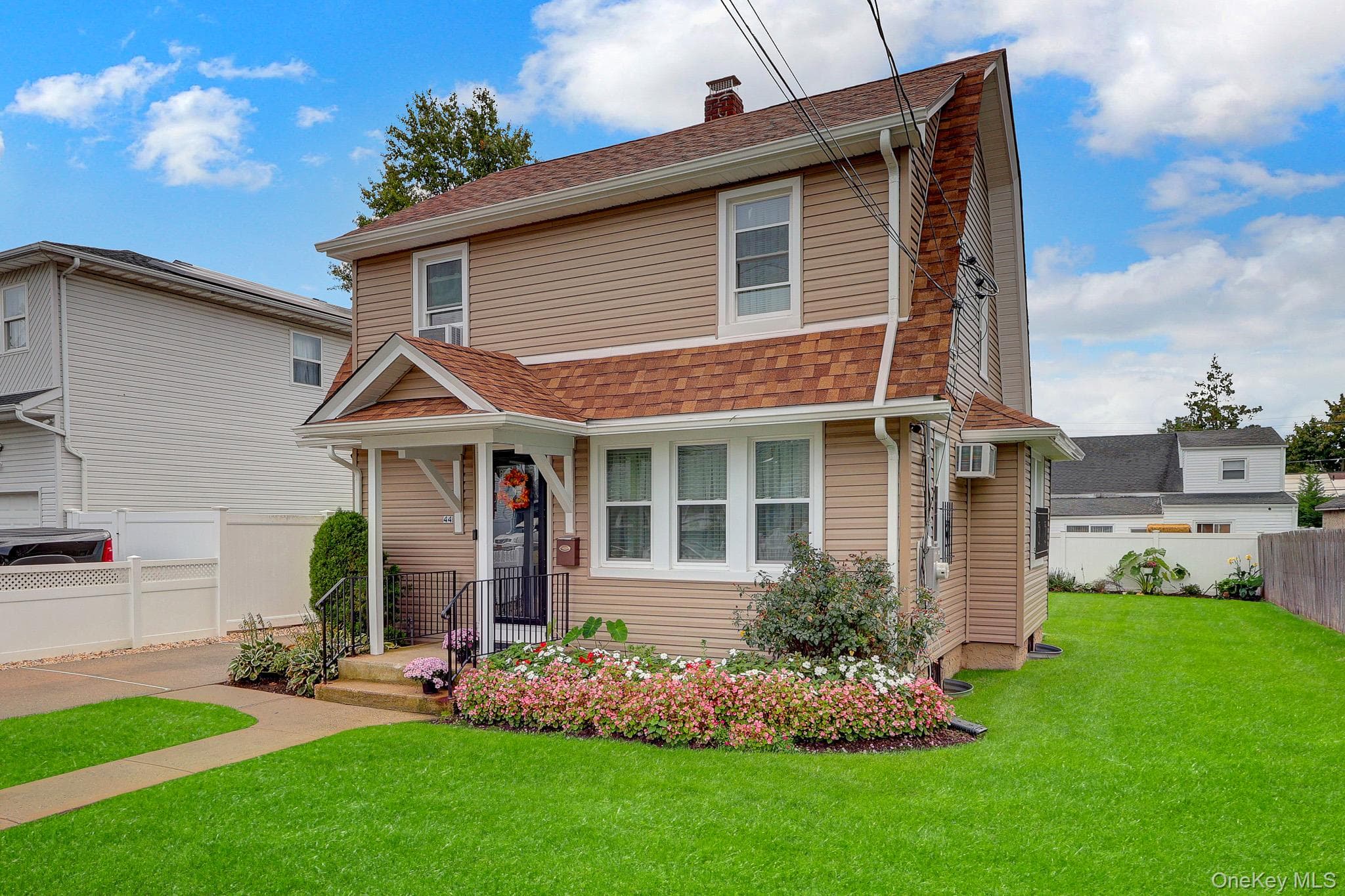 44 Brooks Avenue thumbnail 2