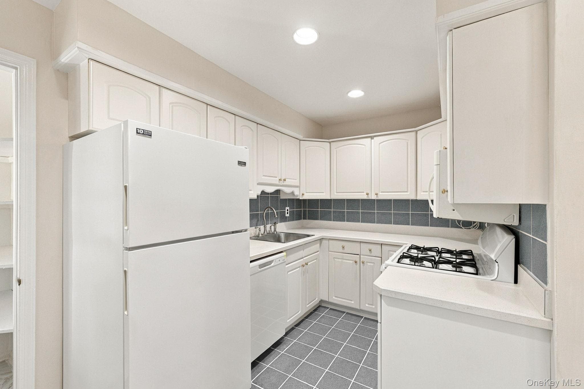 82 Demarest Avenue Unit: 24 thumbnail 8