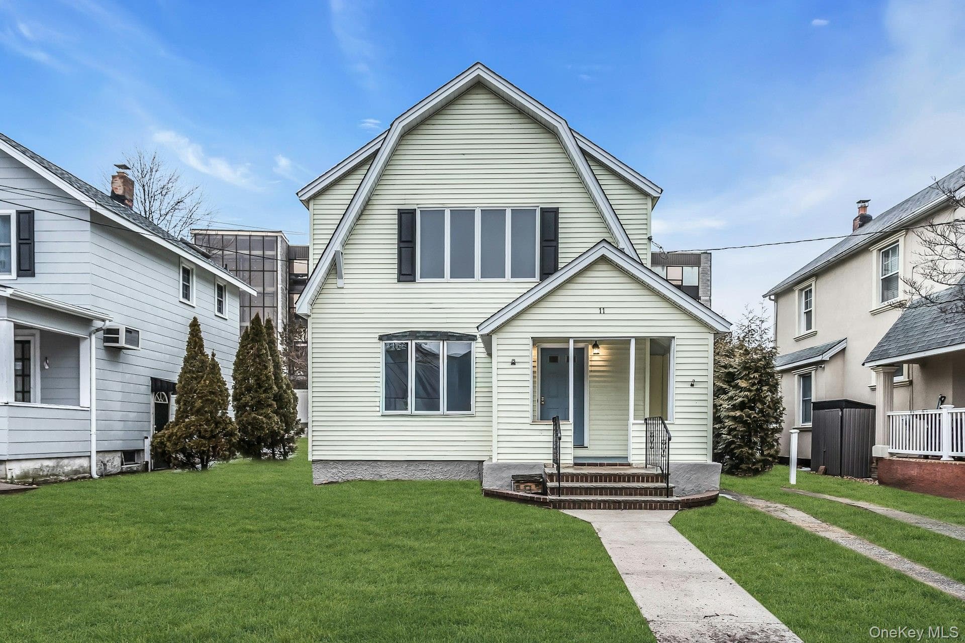 11 Merton Avenue photo 1
