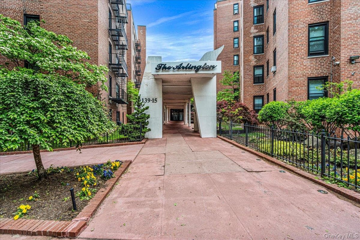 139-15 83rd Avenue Unit: B32, Briarwood