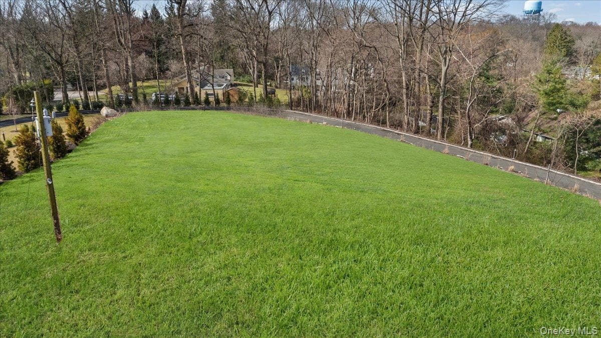 36 Cow Neck Road thumbnail 8