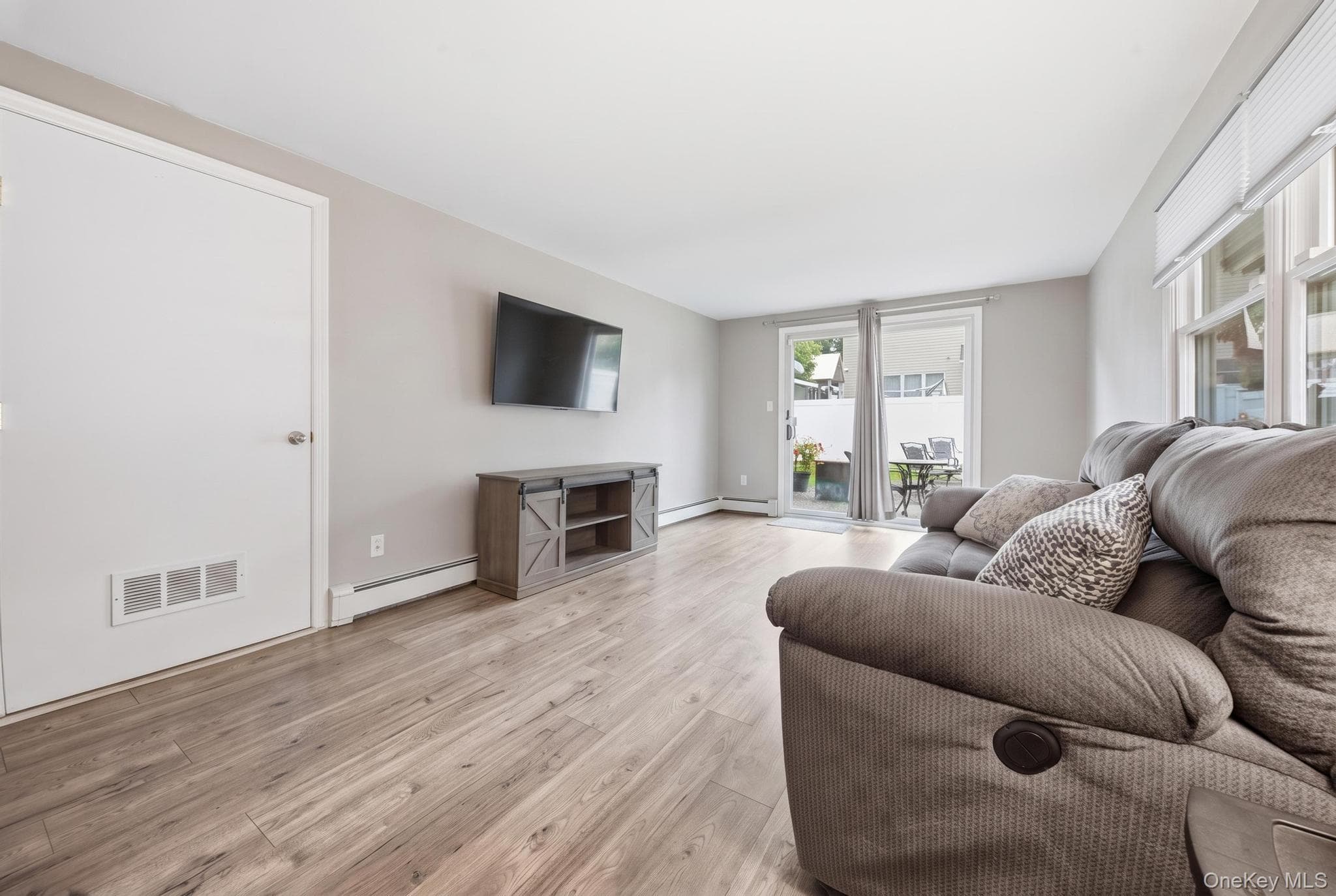 1523 Dewey Avenue thumbnail 16