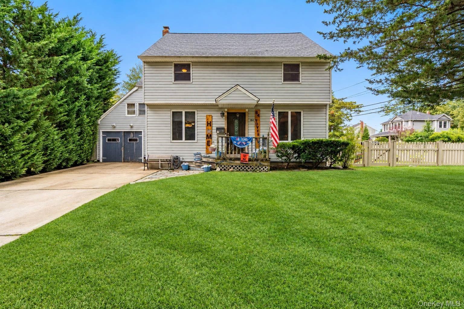 84 Tower Street, Sayville