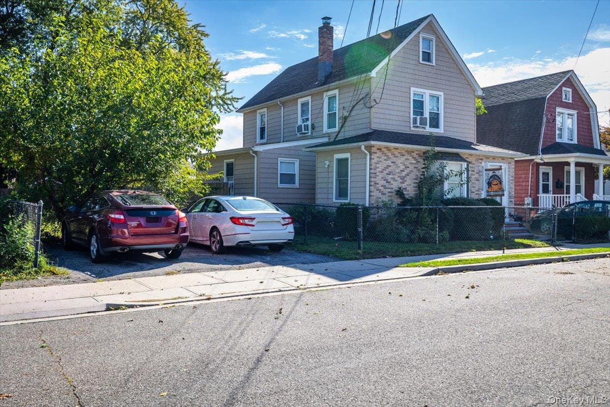51 Columbia Street photo 1
