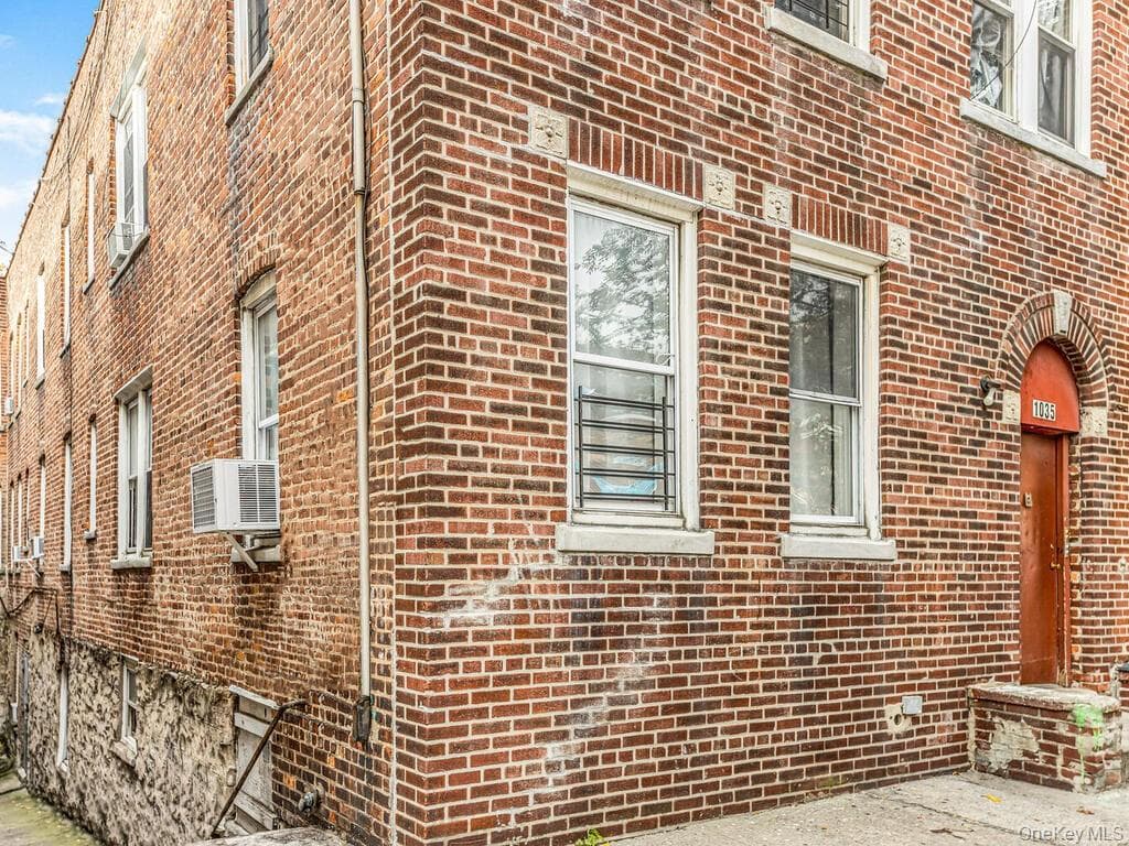 1035 Elder Avenue thumbnail 2