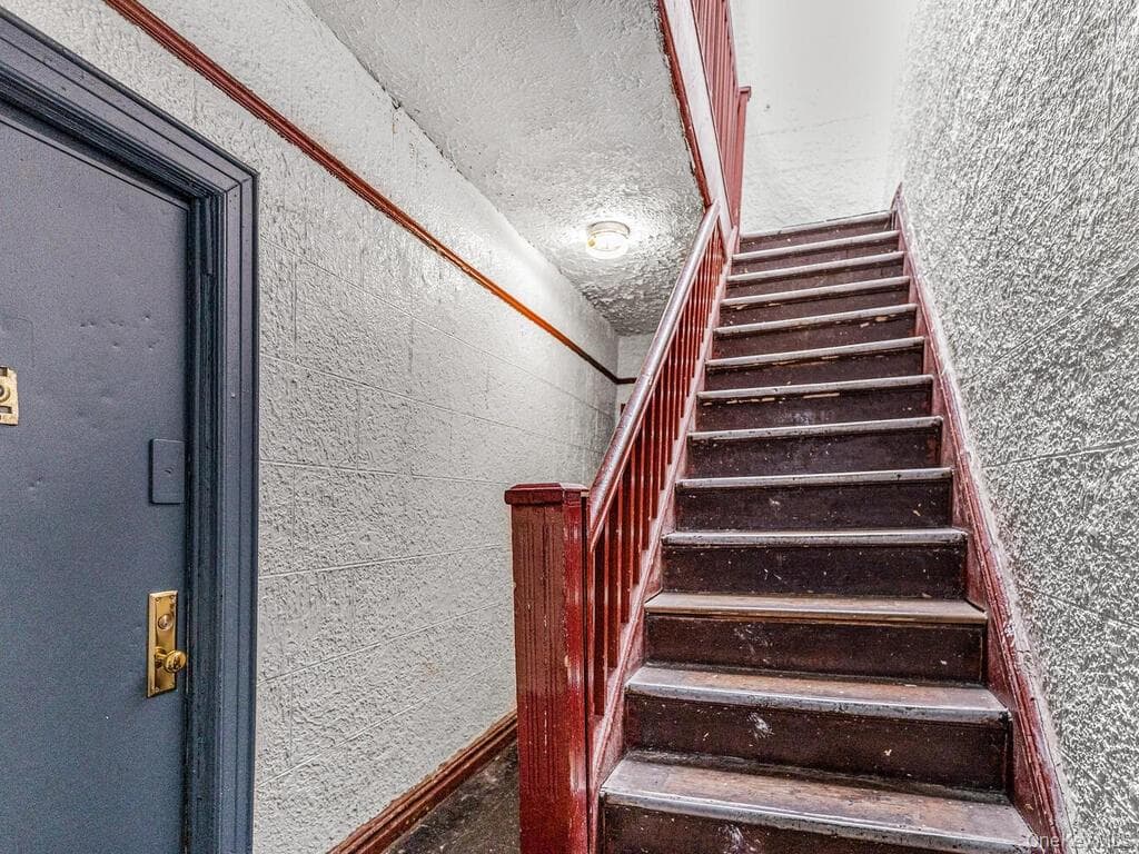 1035 Elder Avenue thumbnail 4