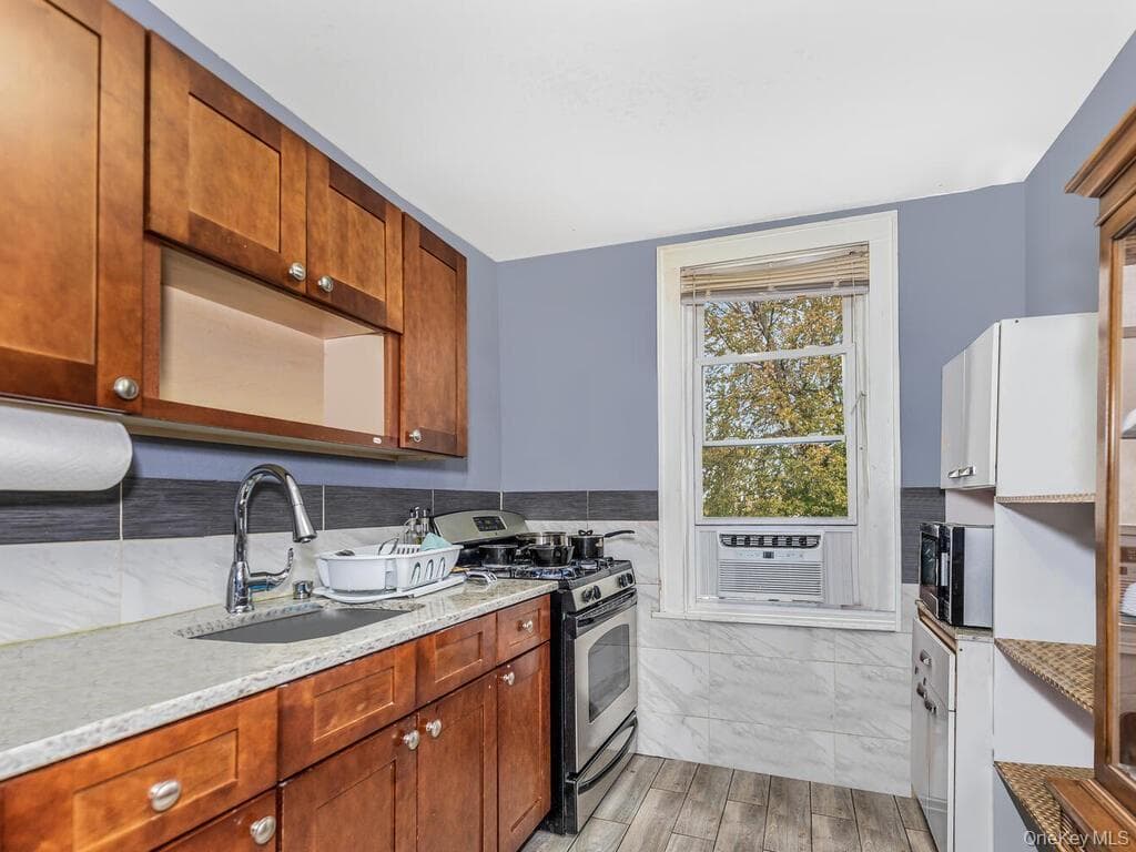 1035 Elder Avenue thumbnail 6