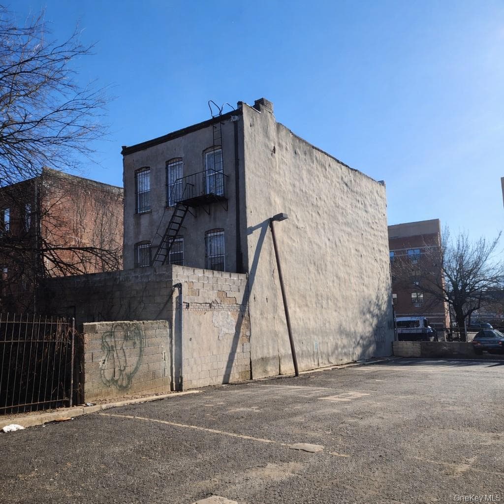 1705 St. Johns Place thumbnail 10