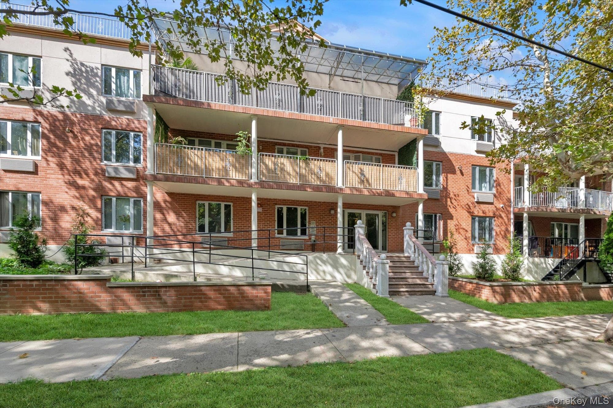 6434 Grand Central Parkway Unit: 3G, Forest Hills