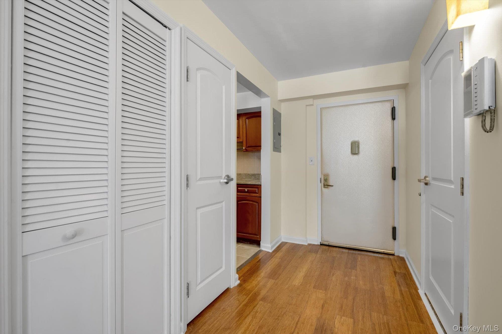 6434 Grand Central Parkway Unit: 3G thumbnail 2