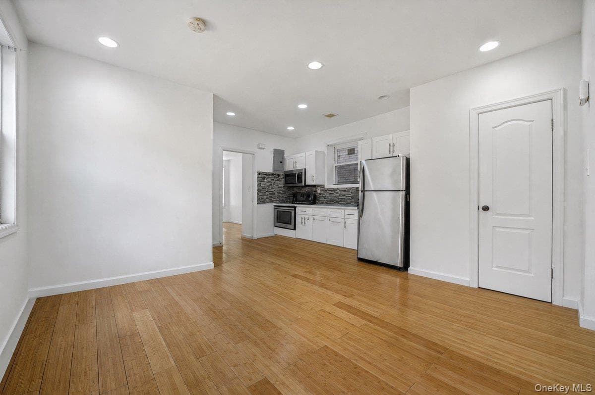 738 E 217th Street thumbnail 4
