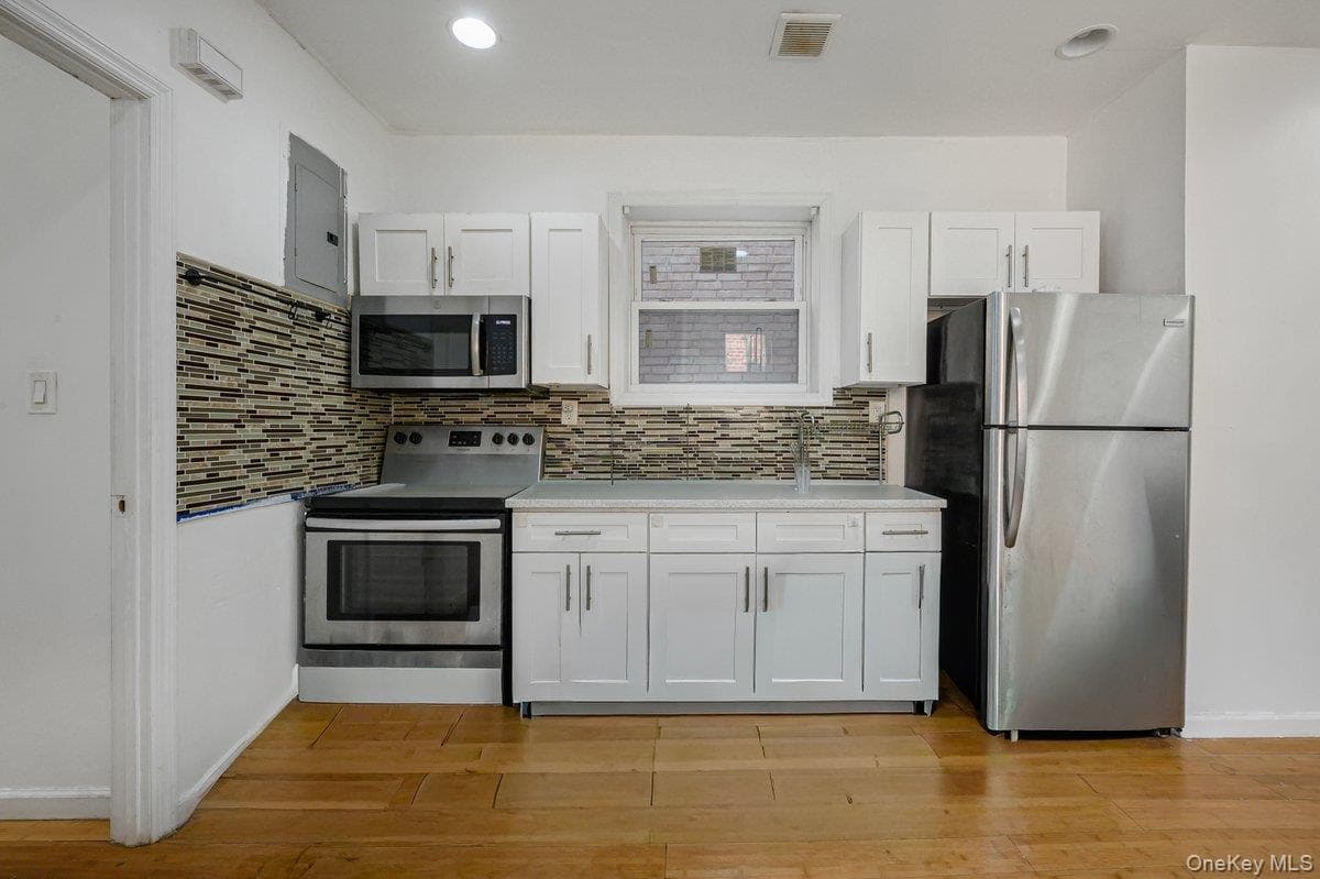 738 E 217th Street thumbnail 5