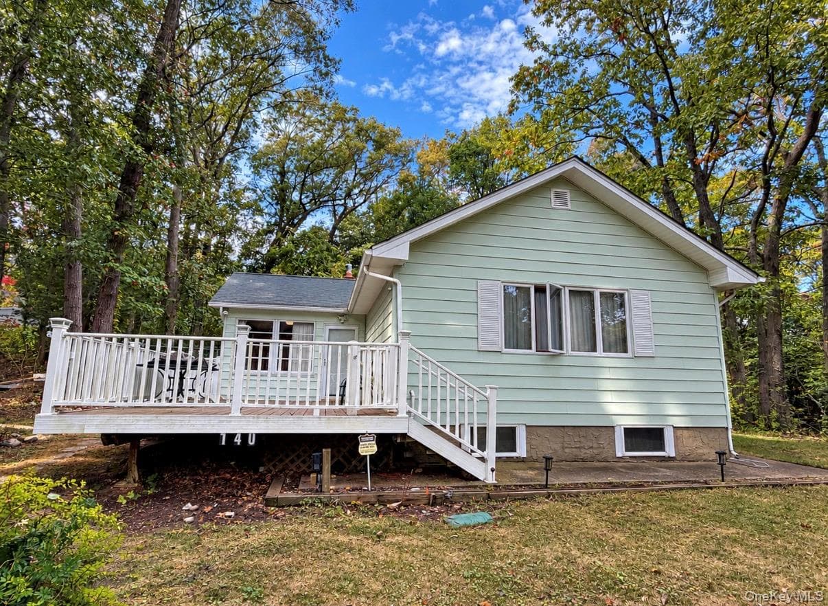 140 Hallock Landing Road thumbnail 2