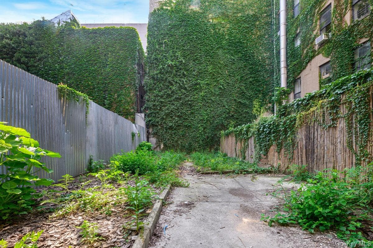 308 Pleasant Avenue thumbnail 14