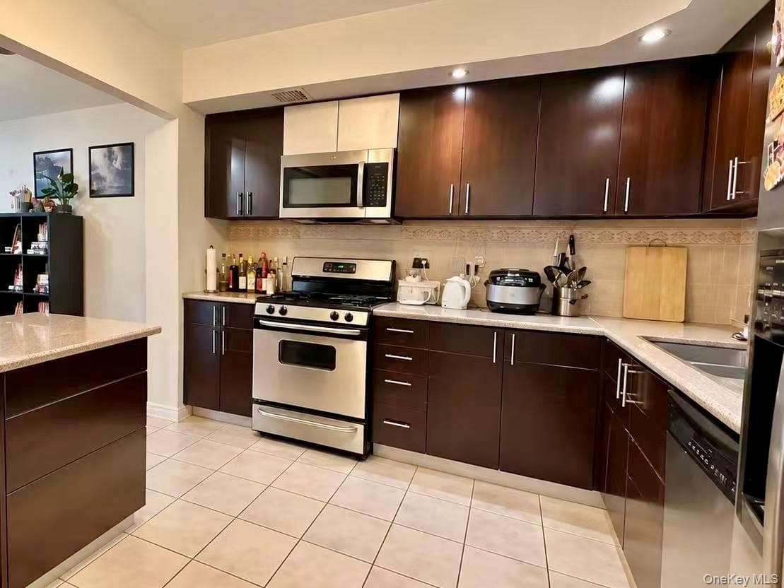 71-32 163rd Street Unit: 1 thumbnail 5