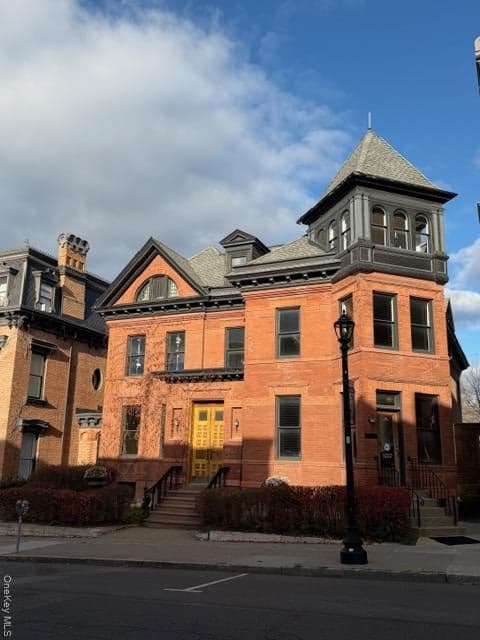 420 Warren St photo 1