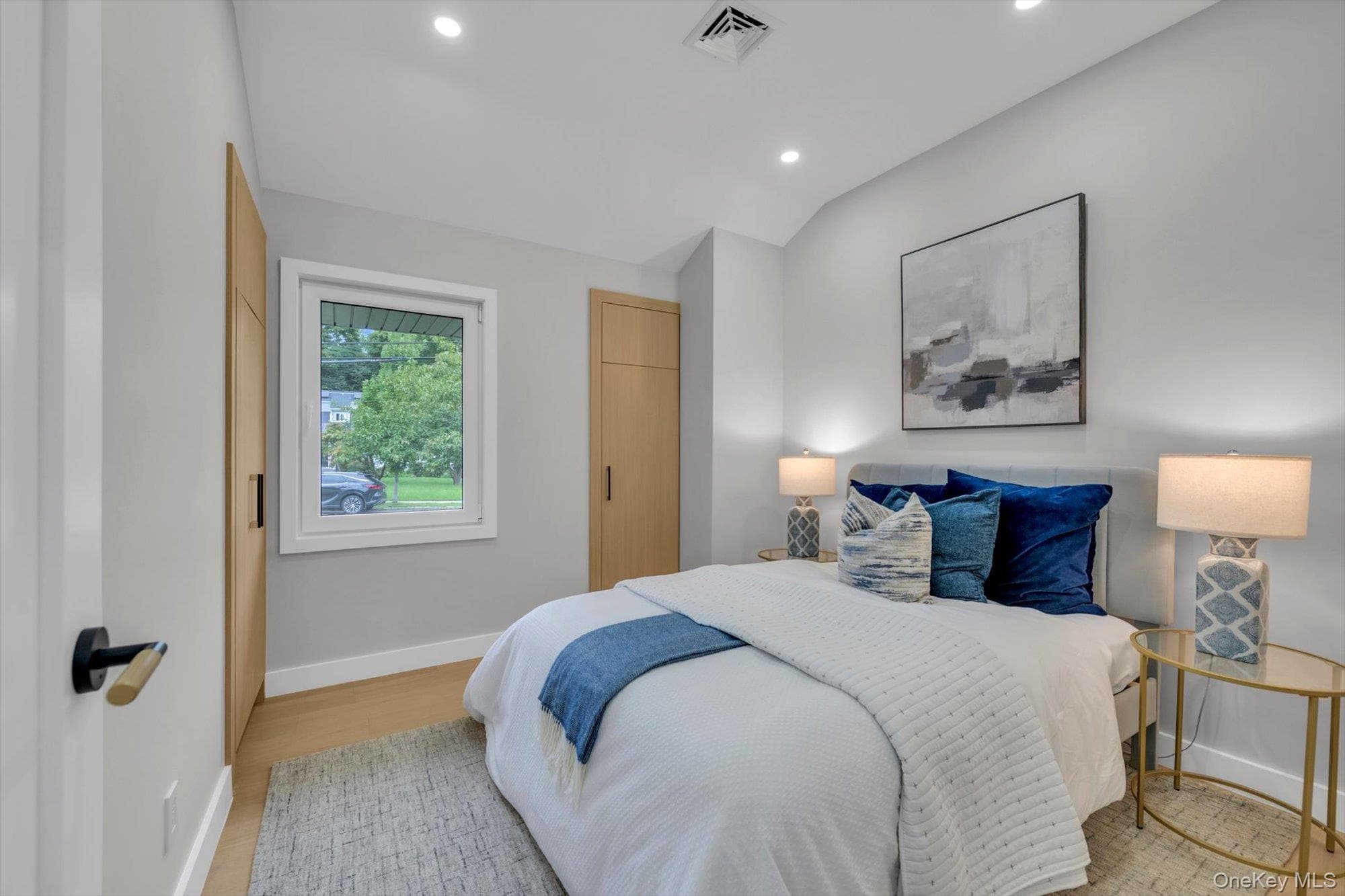 109 Nassau Drive thumbnail 16