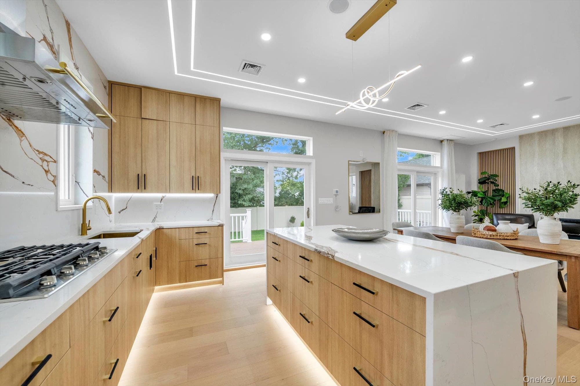 109 Nassau Drive thumbnail 9