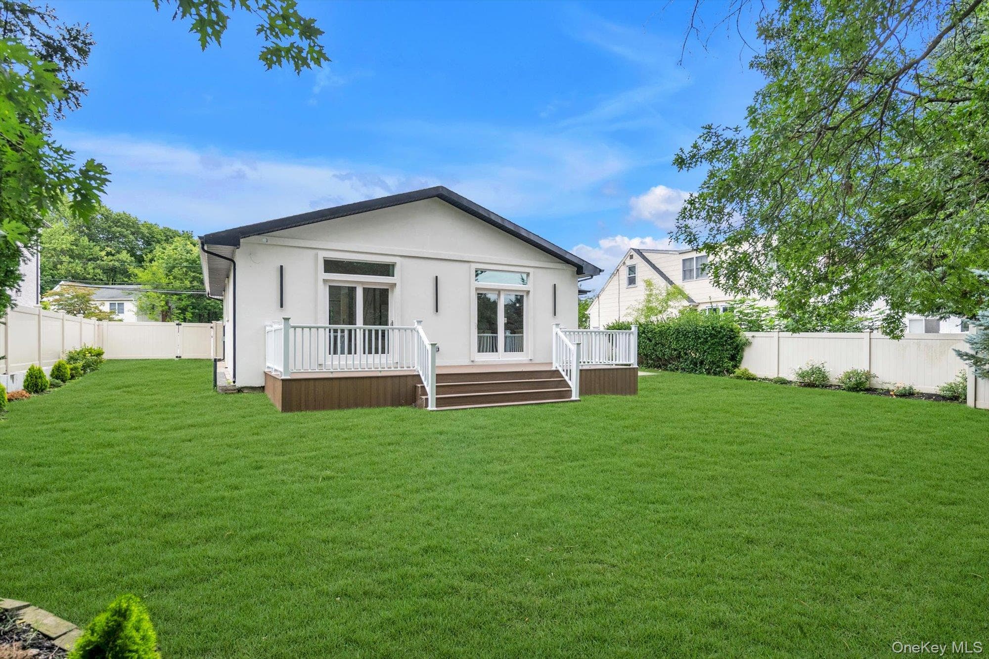 109 Nassau Drive thumbnail 24