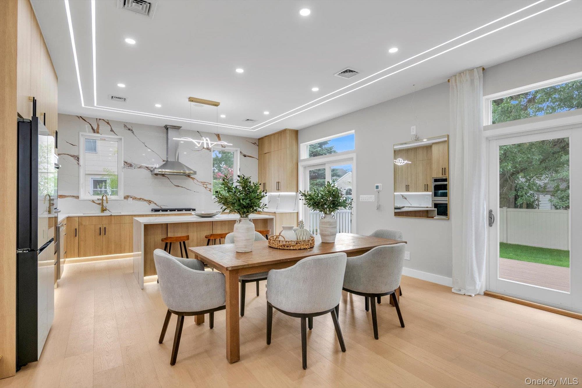 109 Nassau Drive thumbnail 5