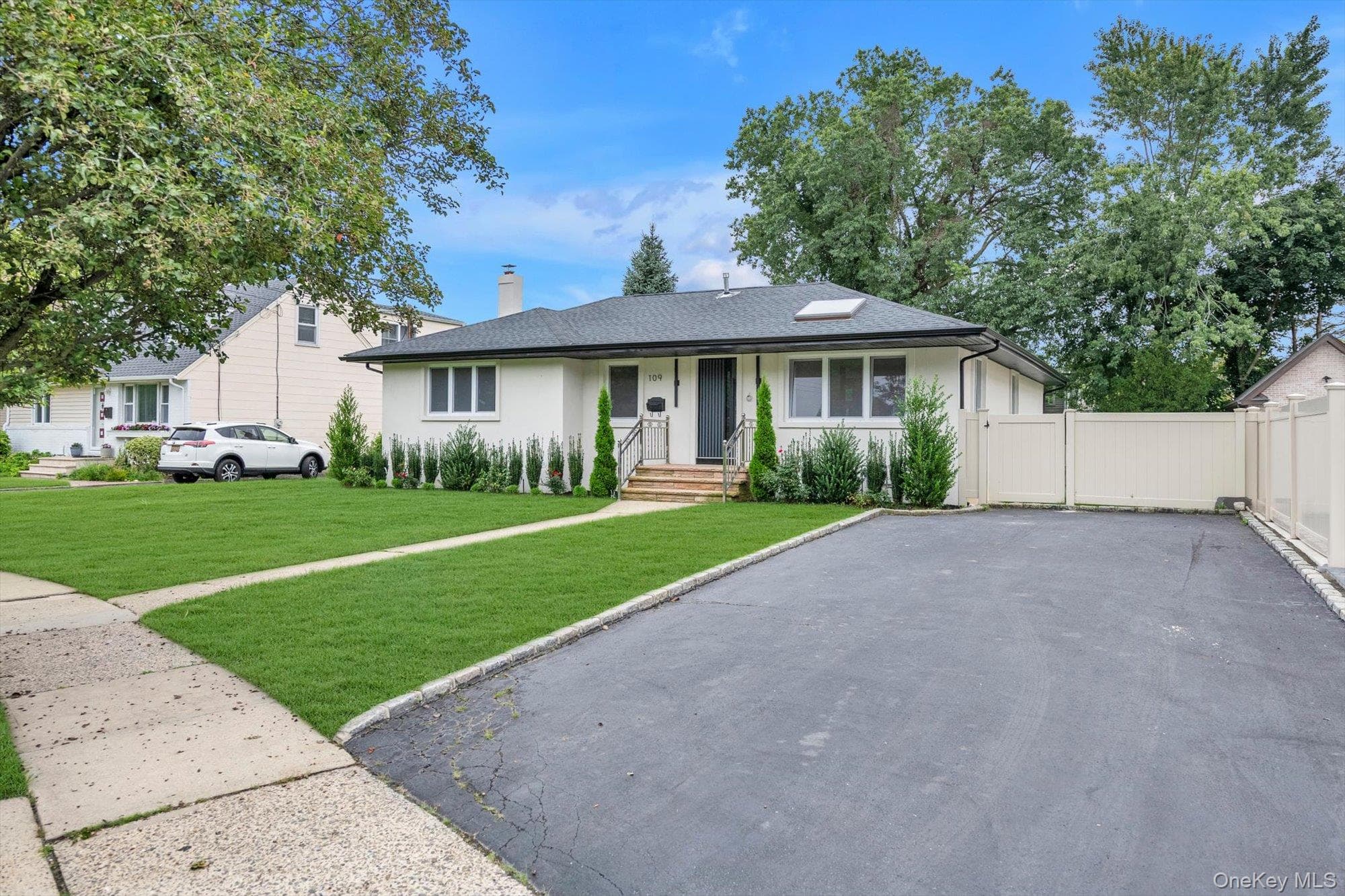 109 Nassau Drive thumbnail 27