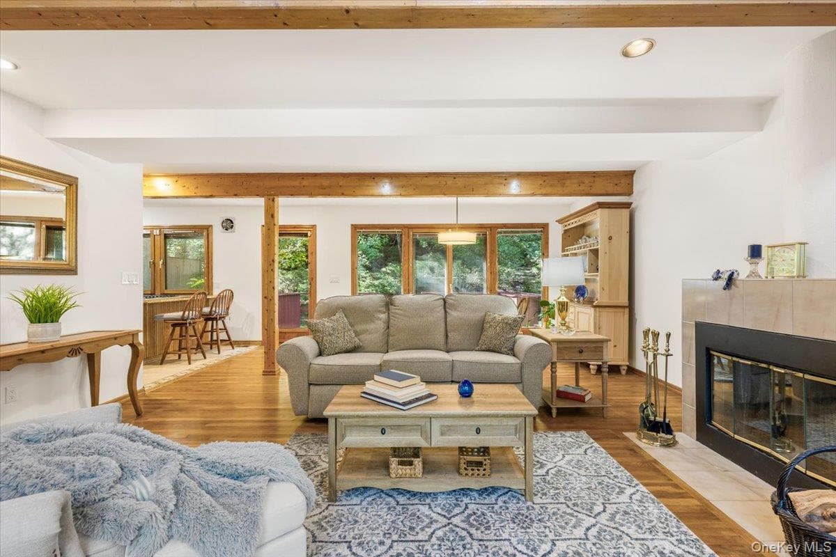 2 Deer Ridge Road, Bedford Corners