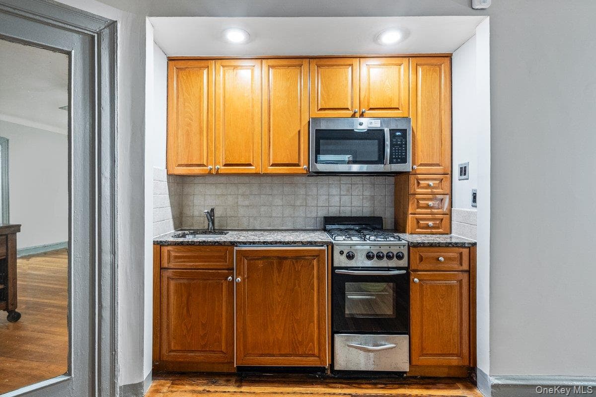 150 Burns Street Unit: 2G thumbnail 5