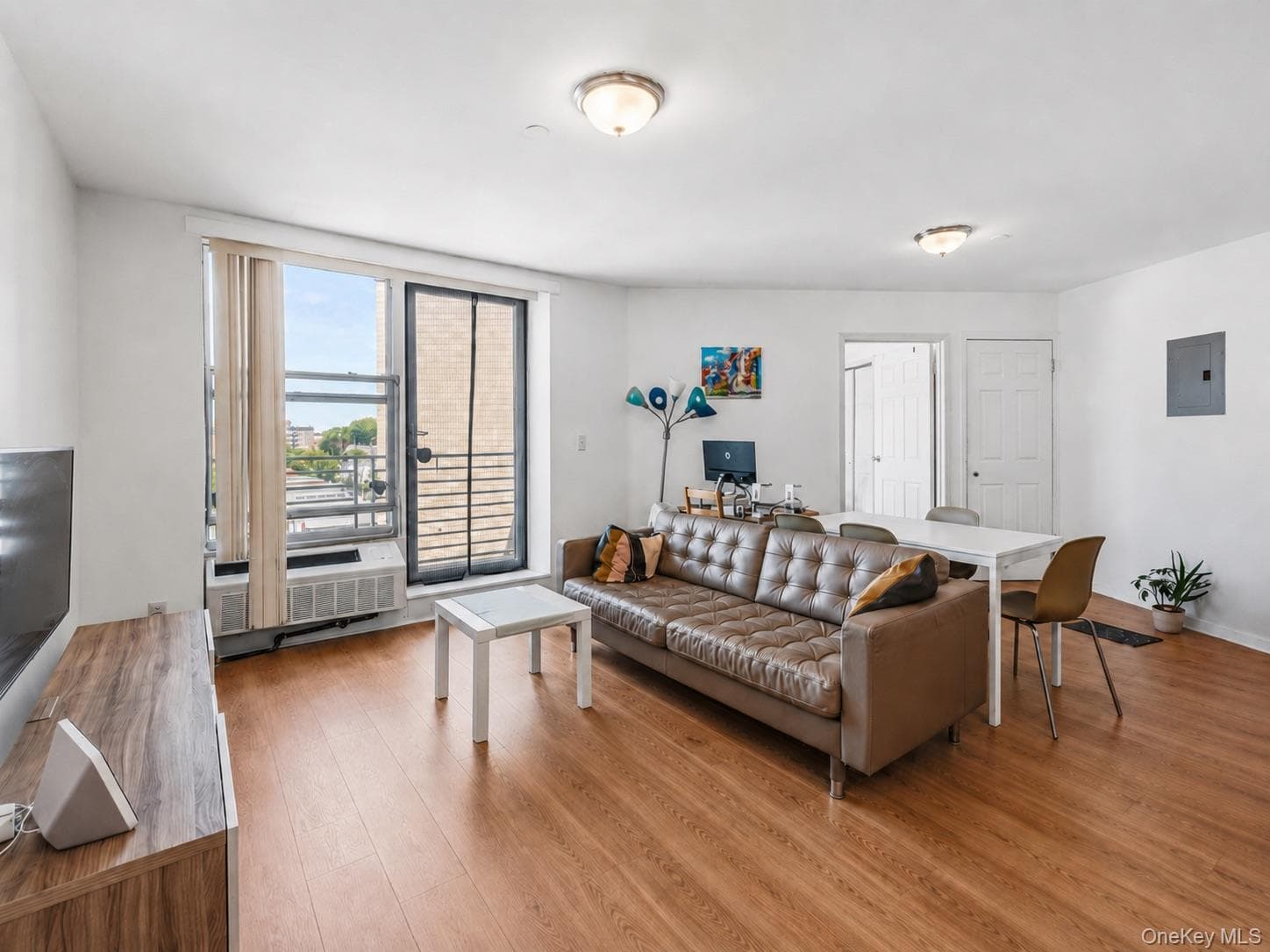 81-15 Queens boulevard 7c Blvd thumbnail 3