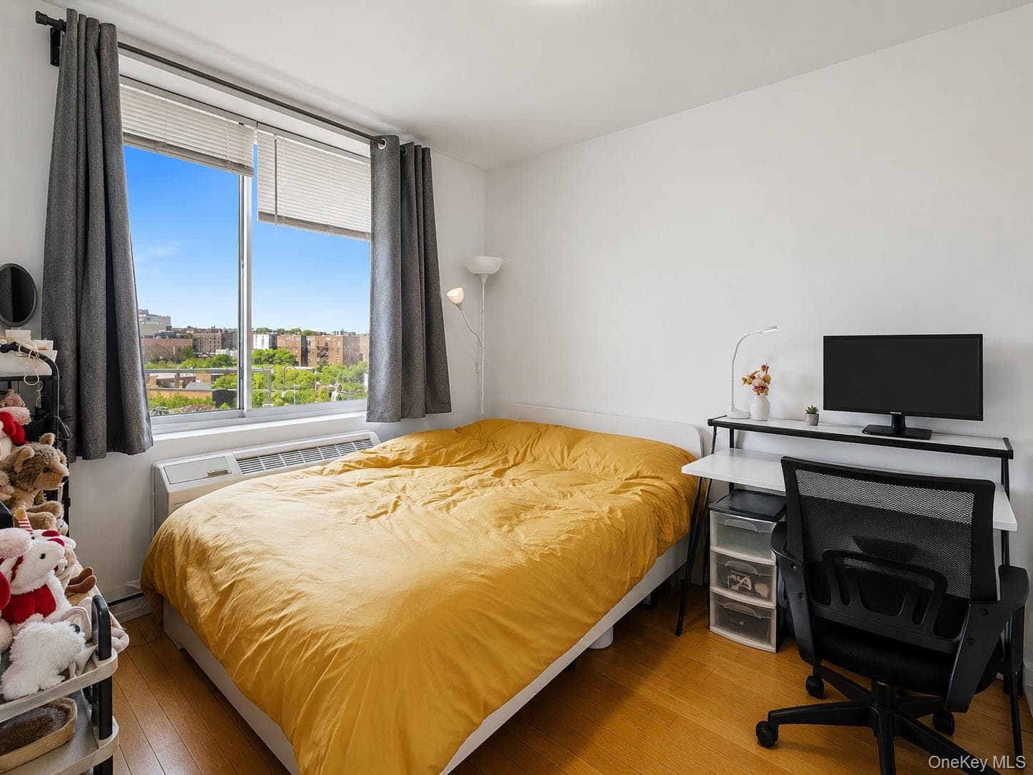 81-15 Queens boulevard 7c Blvd thumbnail 5