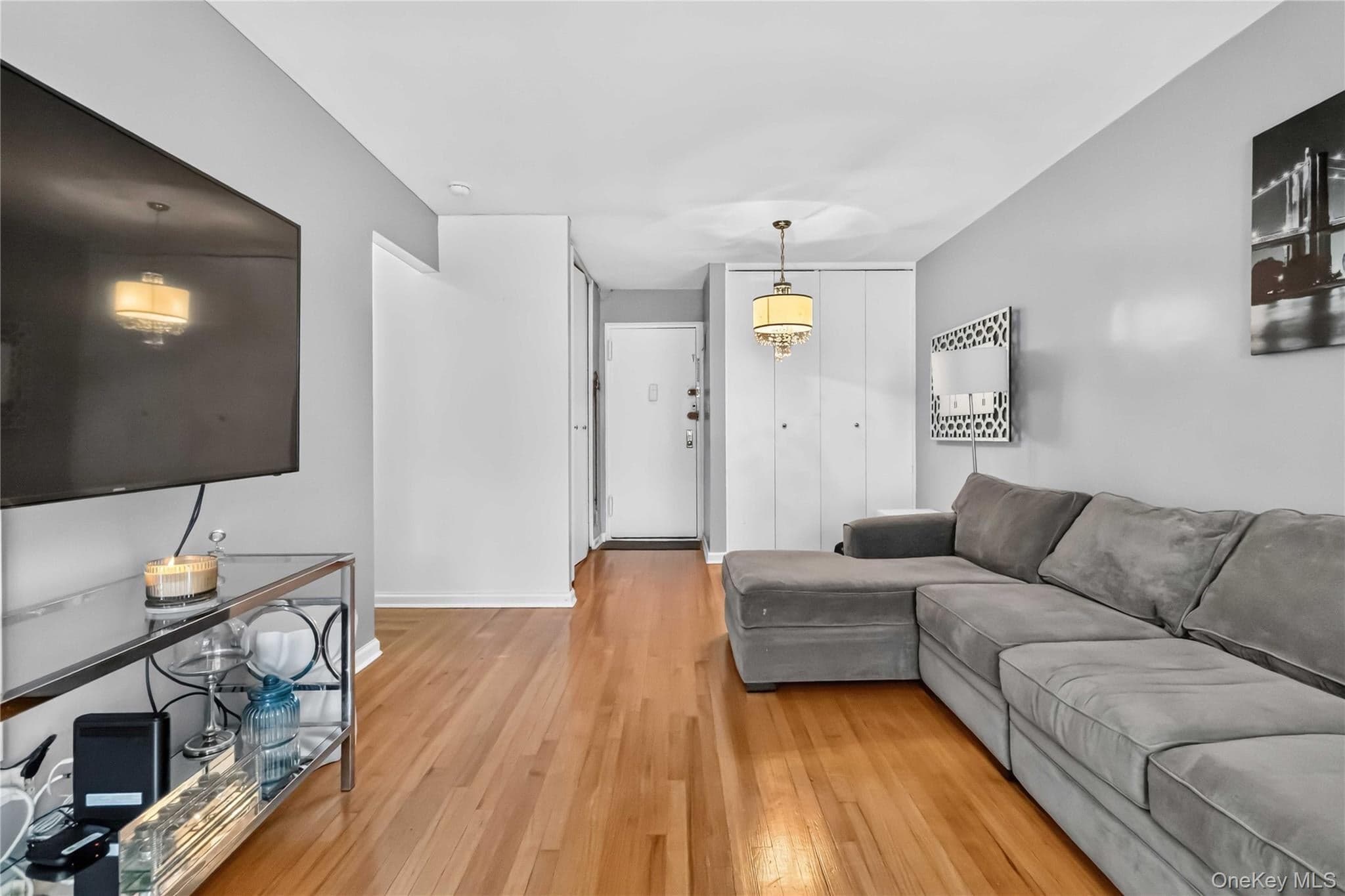 665 Thwaites Place Unit: 5H thumbnail 7