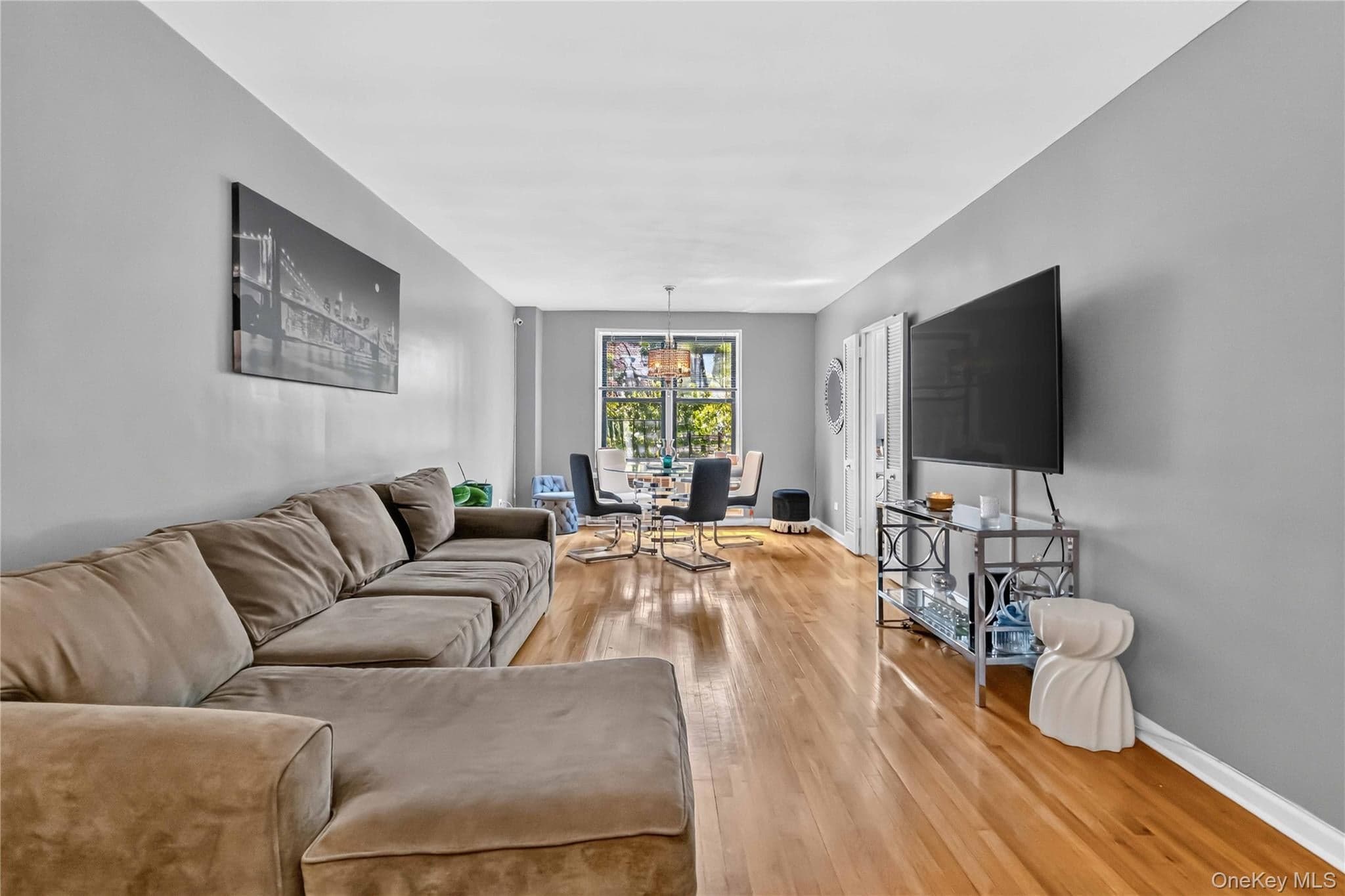 665 Thwaites Place Unit: 5H photo 1