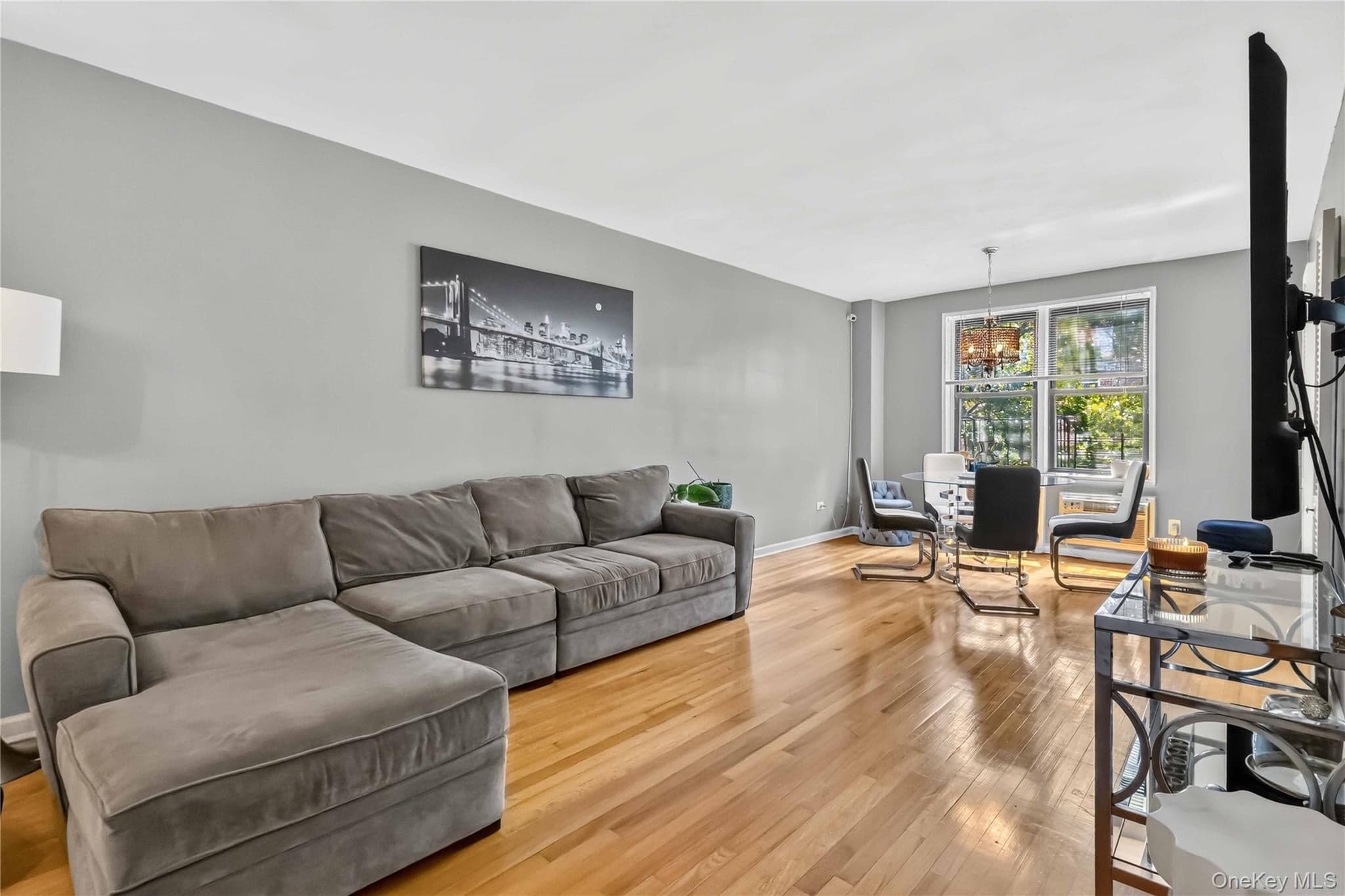 665 Thwaites Place Unit: 5H thumbnail 3