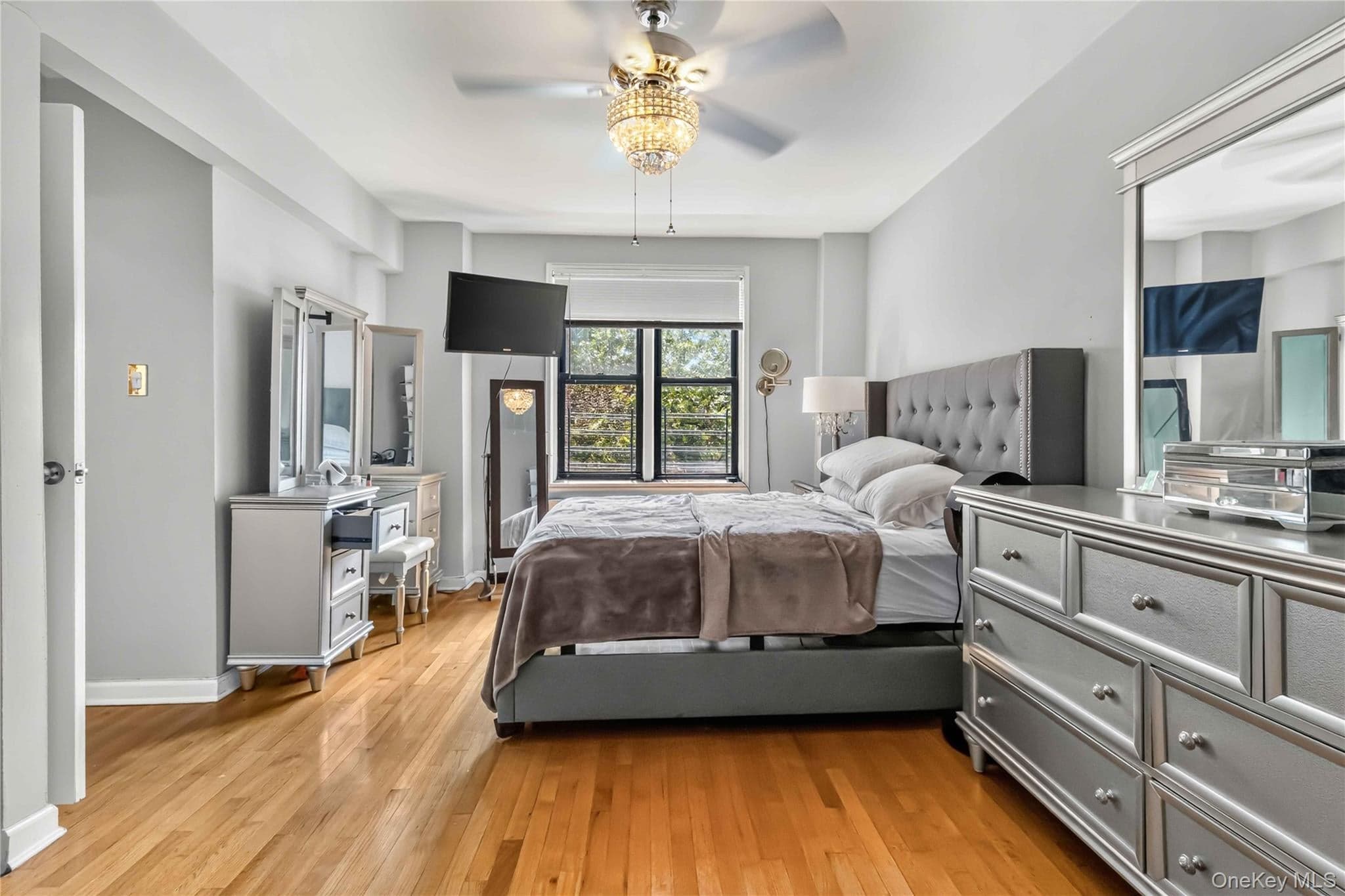 665 Thwaites Place Unit: 5H thumbnail 16