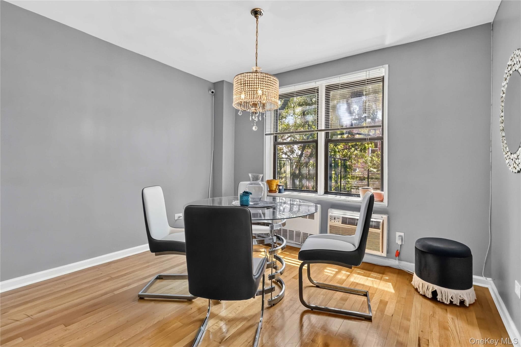 665 Thwaites Place Unit: 5H thumbnail 4