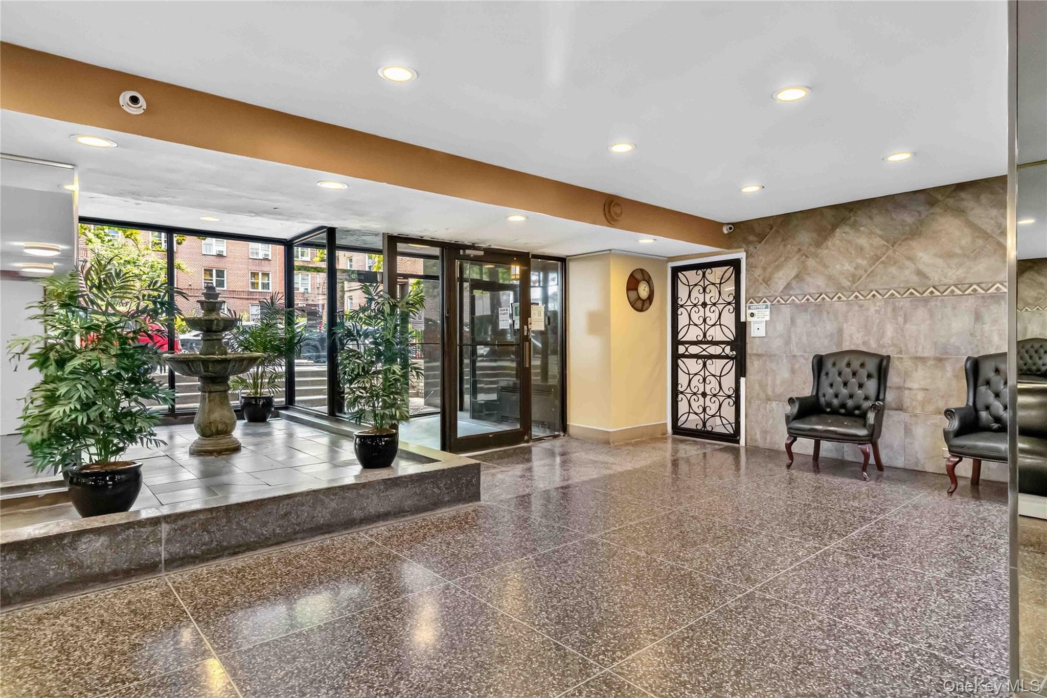 665 Thwaites Place Unit: 5H thumbnail 23
