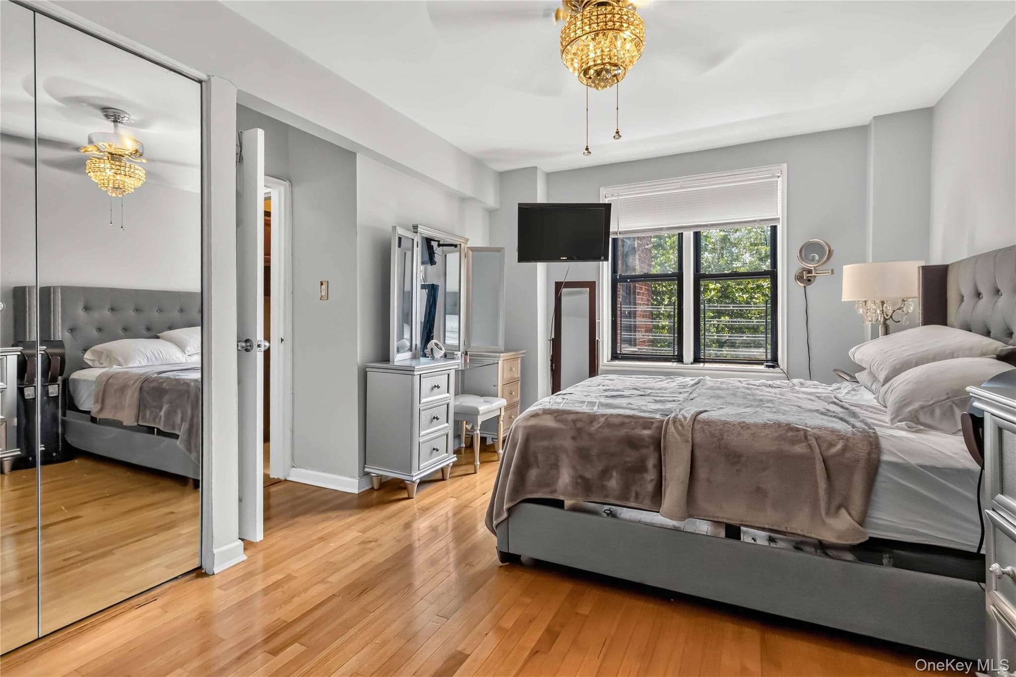 665 Thwaites Place Unit: 5H thumbnail 17