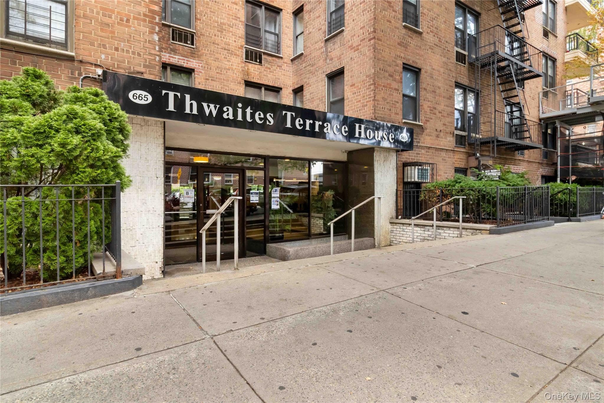 665 Thwaites Place Unit: 5H thumbnail 21
