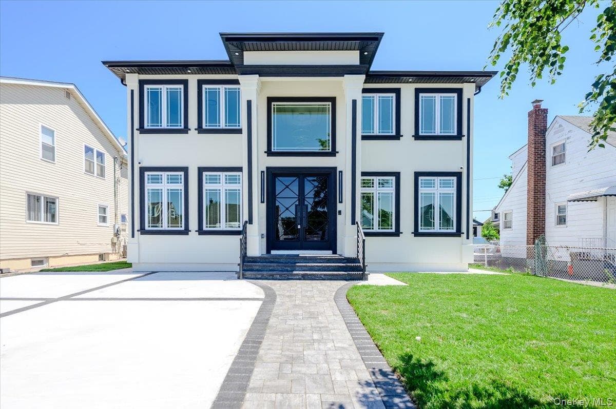 64 Landau Avenue, Elmont
