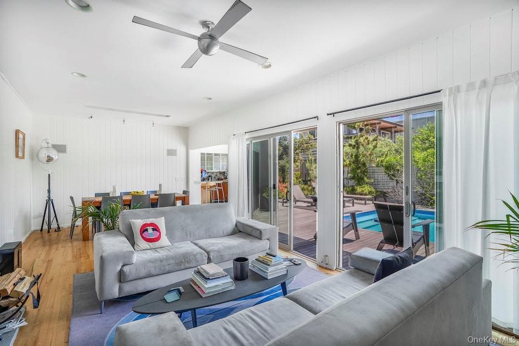 136 Beach Hill Walk thumbnail 20