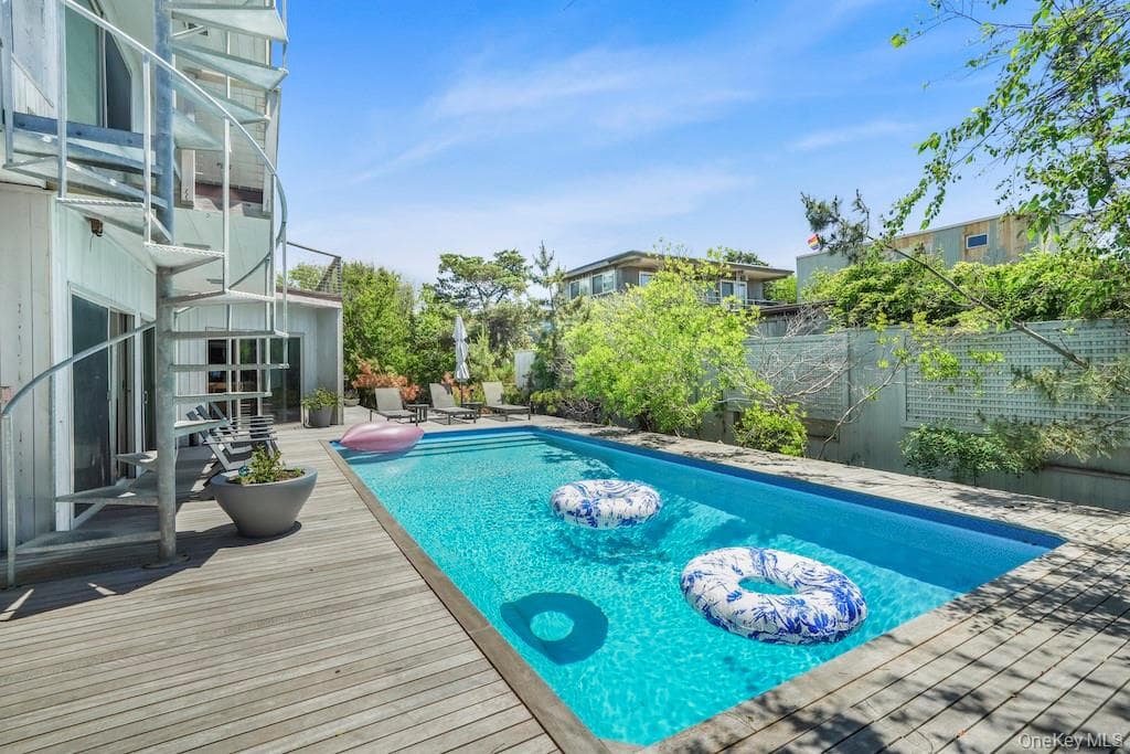 136 Beach Hill Walk thumbnail 16