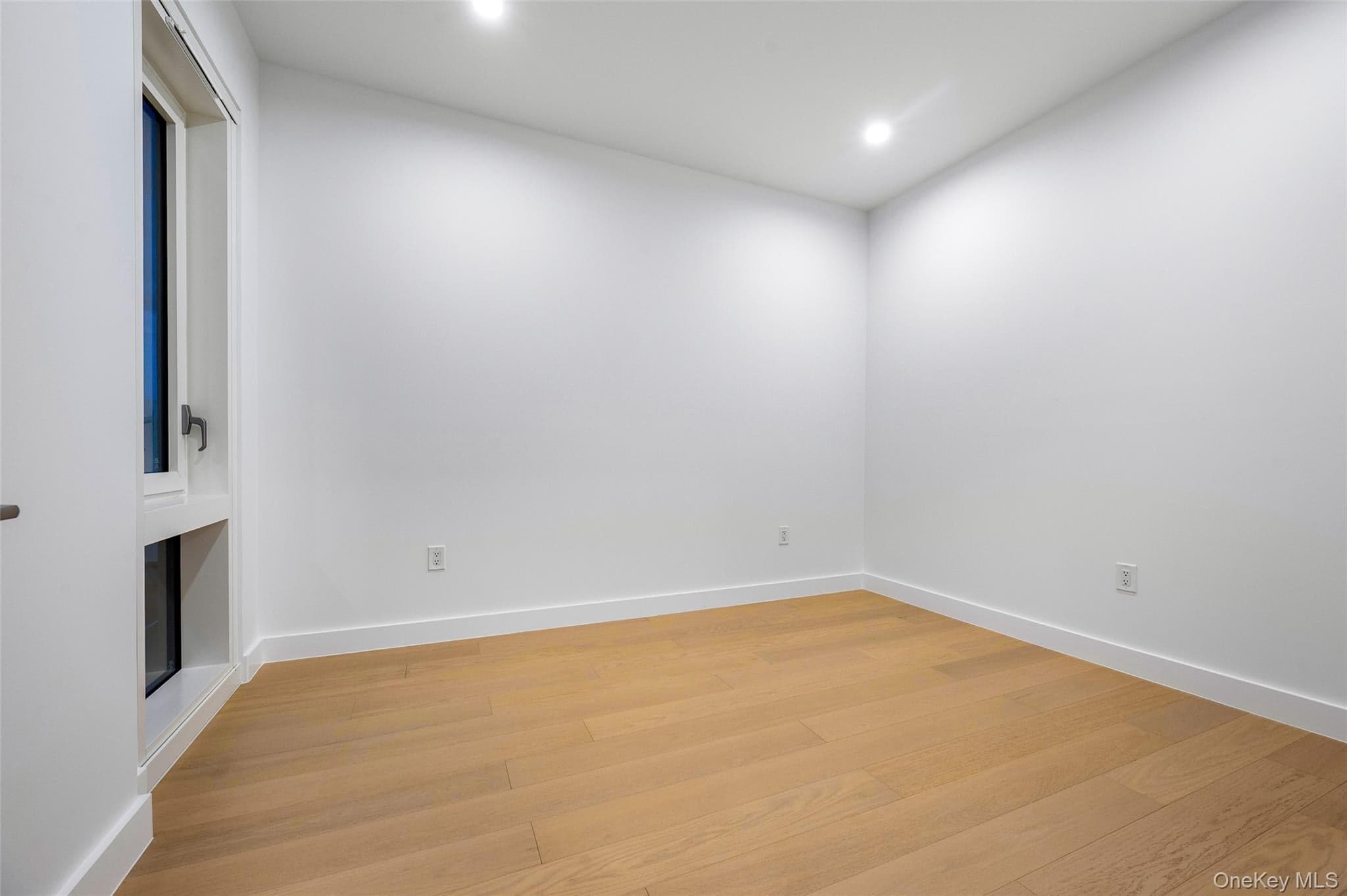 150-02 Northern Boulevard Unit: 4K thumbnail 7