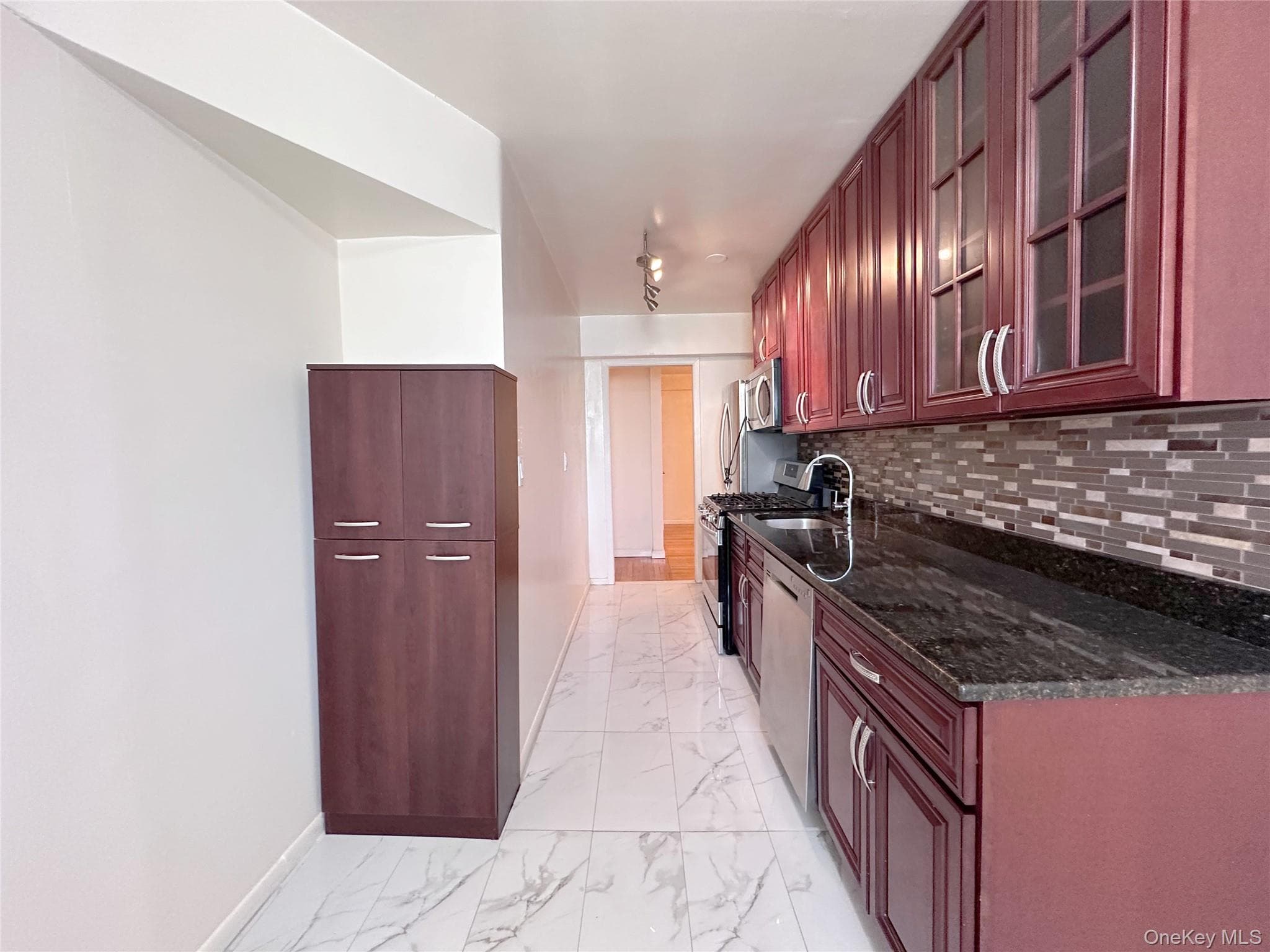 270 N Broadway Unit: 2HI thumbnail 8