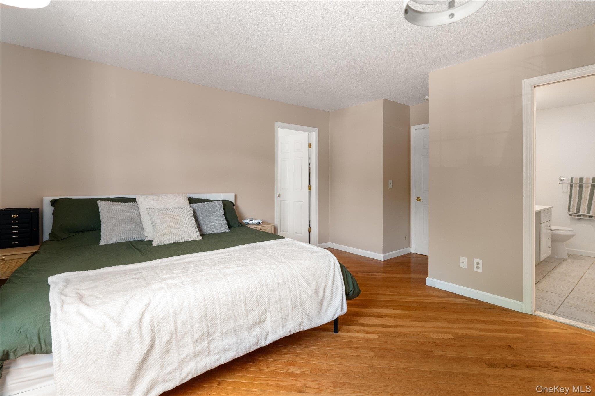 806 Orchard Hill Lane thumbnail 11