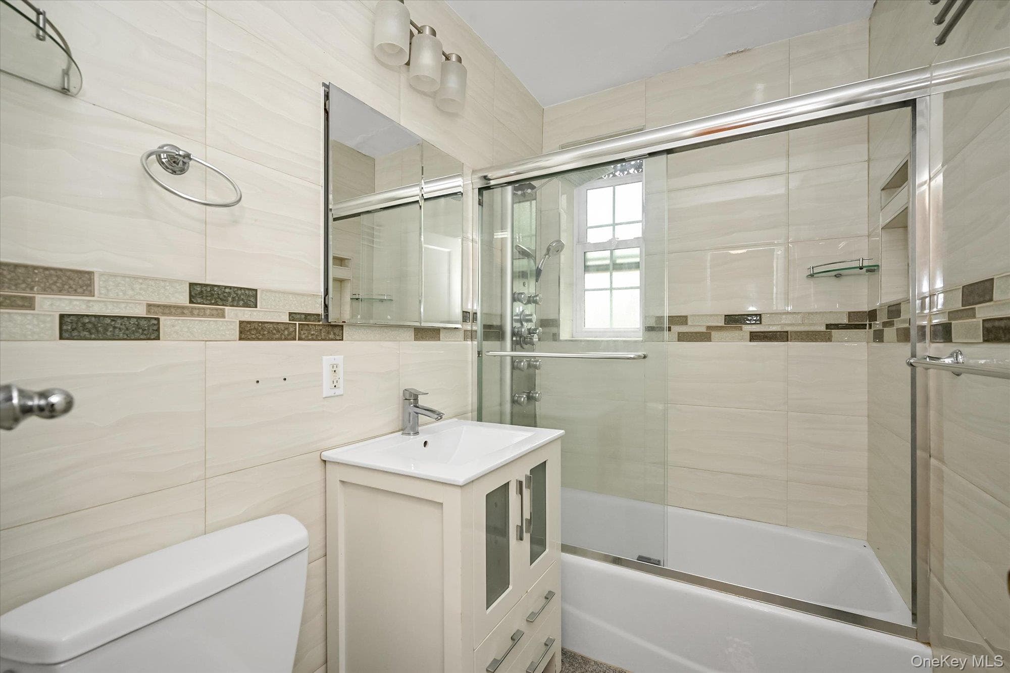 140-18 Burden Crescent Unit: 411 thumbnail 12