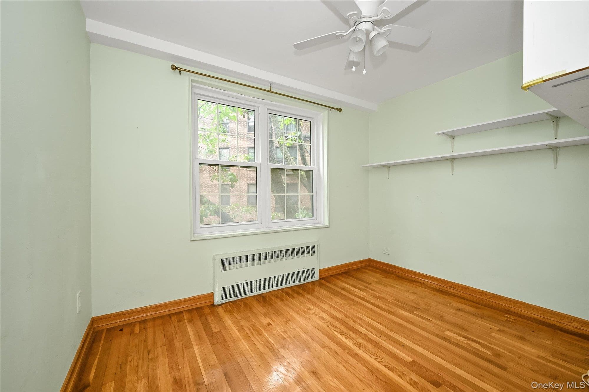 140-18 Burden Crescent Unit: 411 thumbnail 6