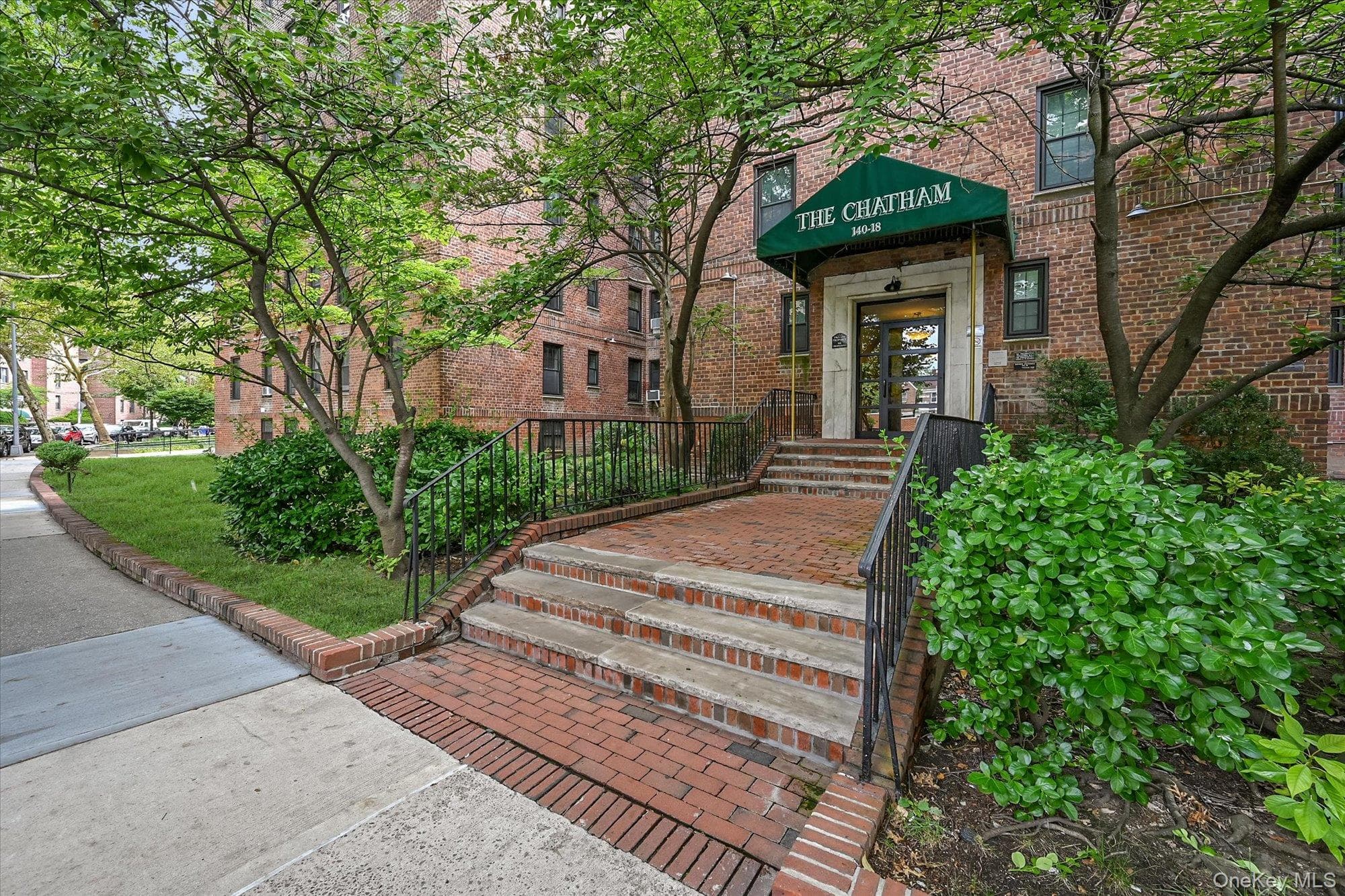 140-18 Burden Crescent Unit: 411 thumbnail 16