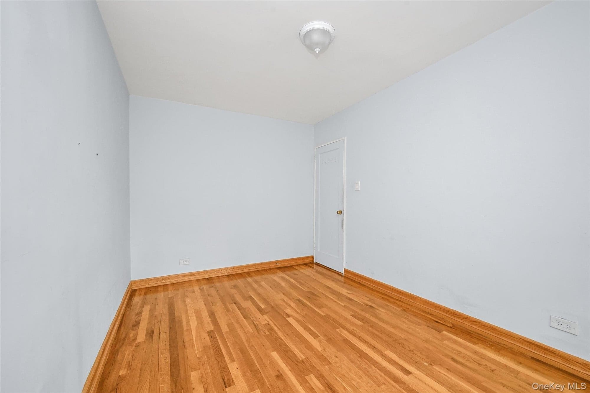 140-18 Burden Crescent Unit: 411 thumbnail 9