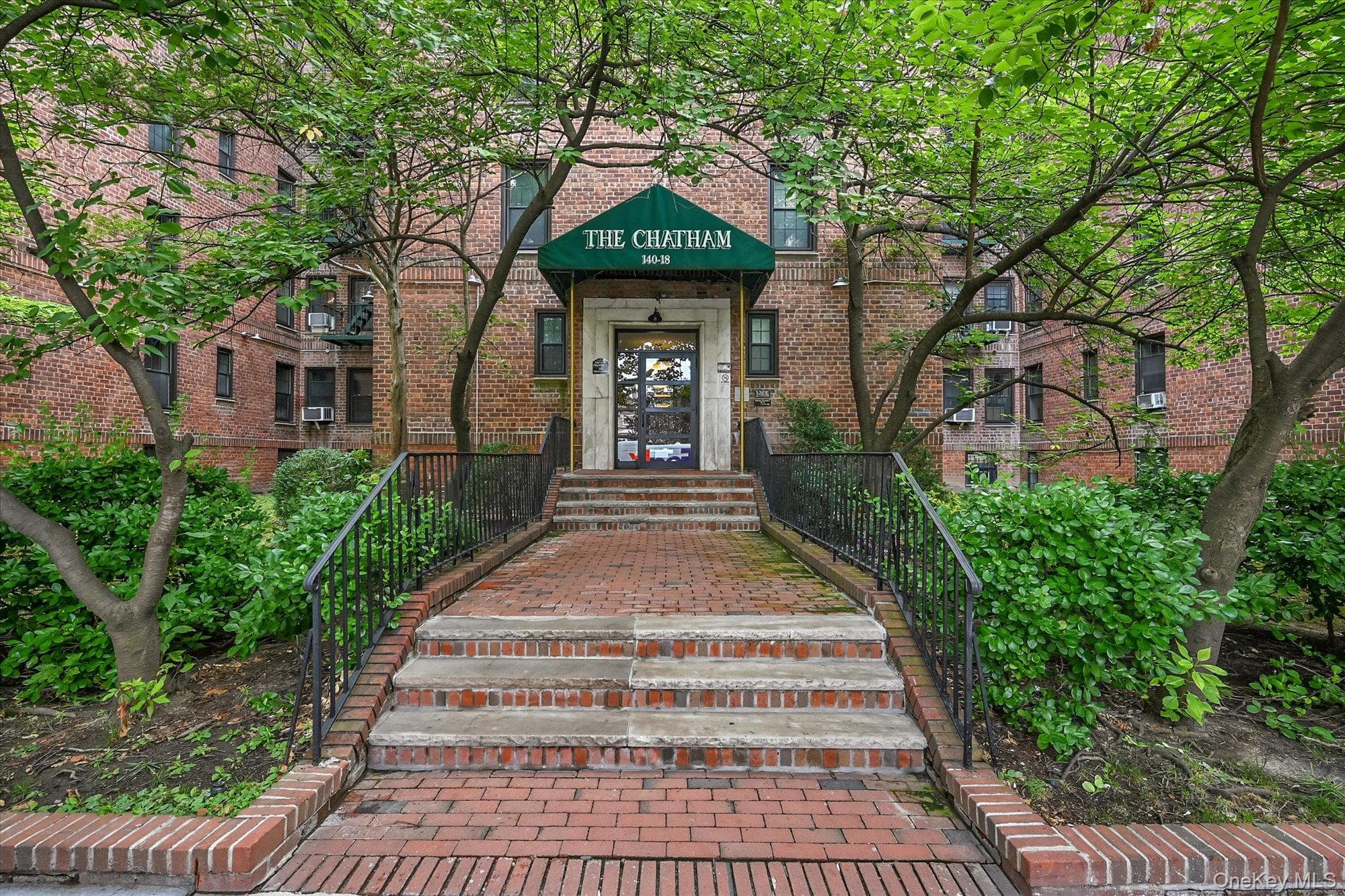 140-18 Burden Crescent Unit: 411, Briarwood